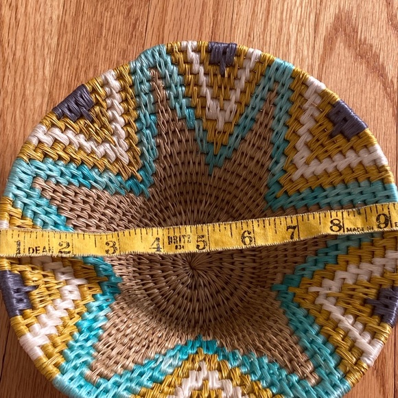 Round woven decorative basket - Picture 6 of 10